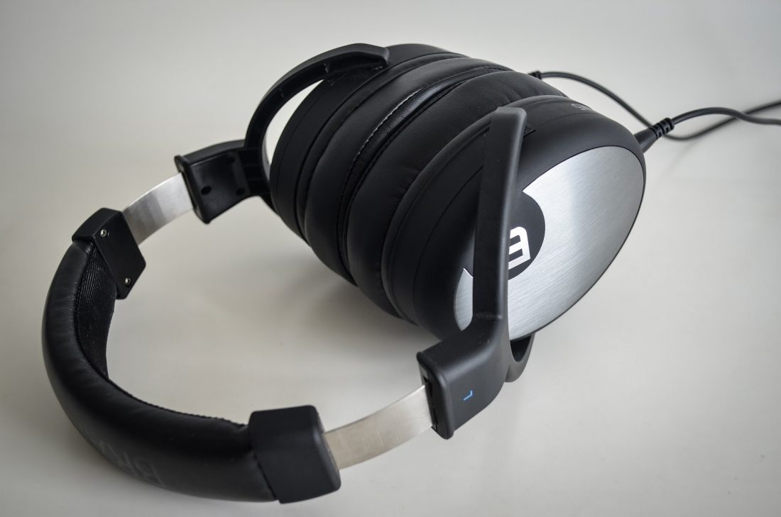The Brainwavz HM5 has huge comfy ear pads.