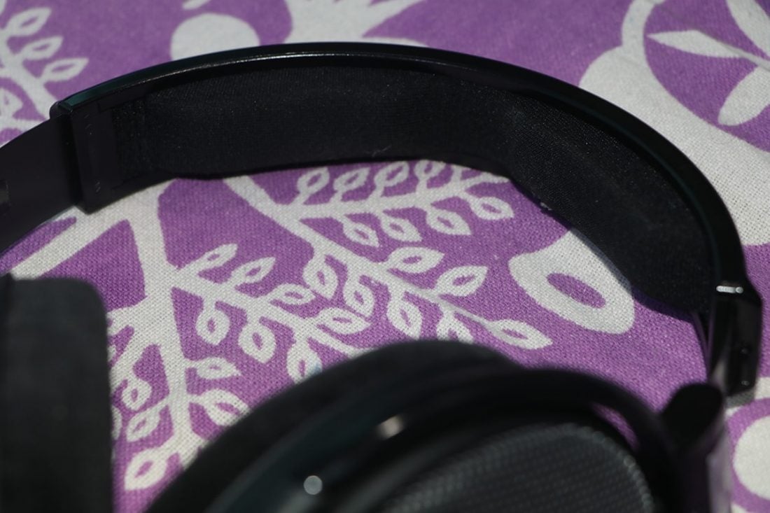 The headband cushioning looks just like the one used in HD 650/6XX and is on the stiffer side