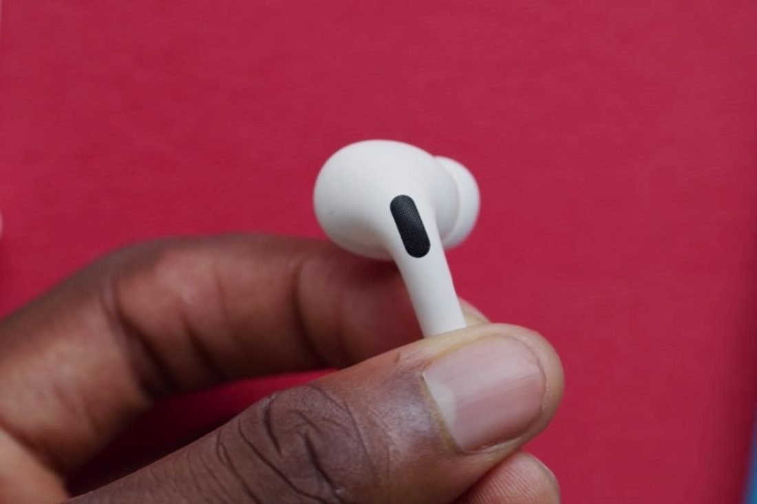 AirPods Pro's black grille. (From Youtube/MKBHD)