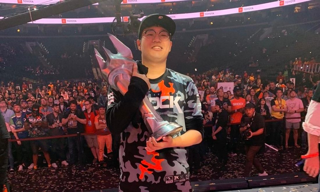 Smurf Holding the Overwatch League Season 2 Trophy