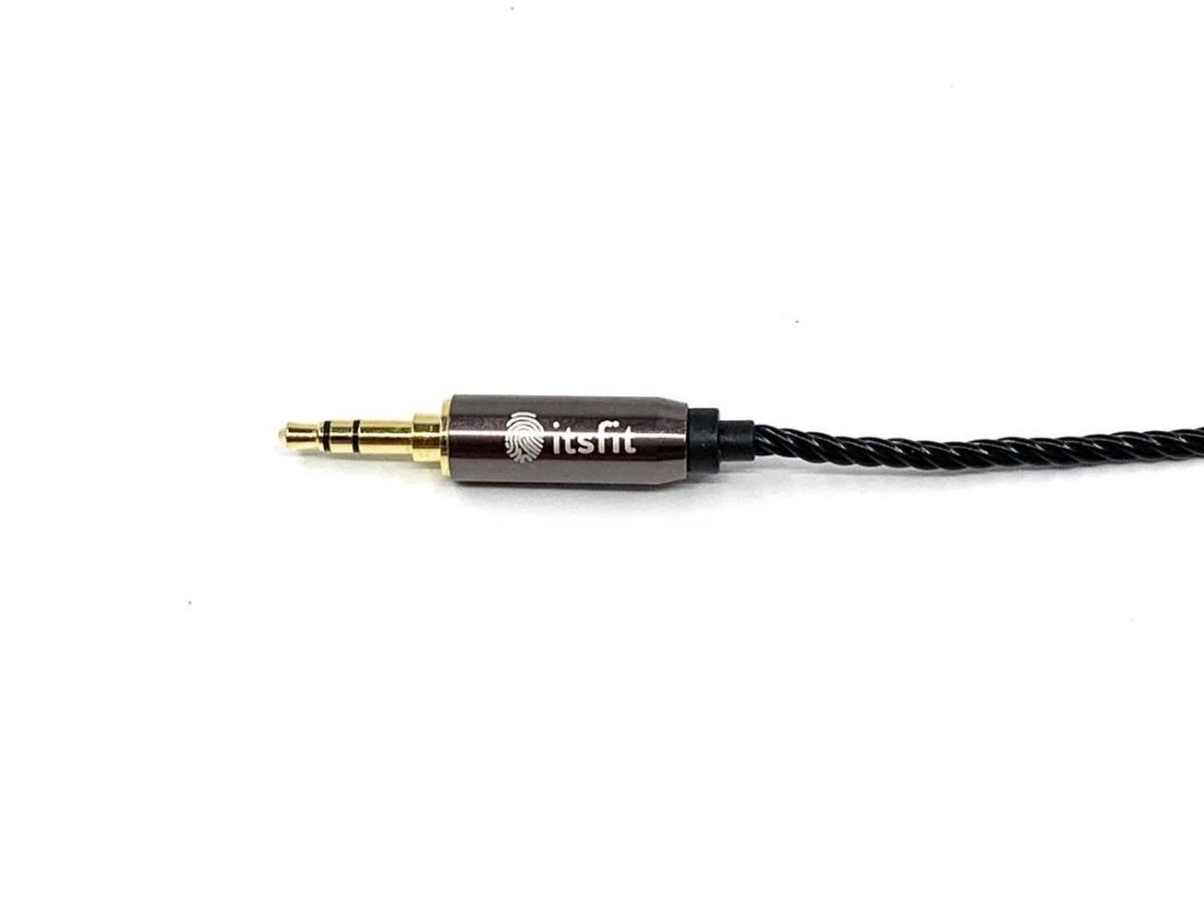 The 3.5mm unbalanced jack with ItsFitLab logo and name.