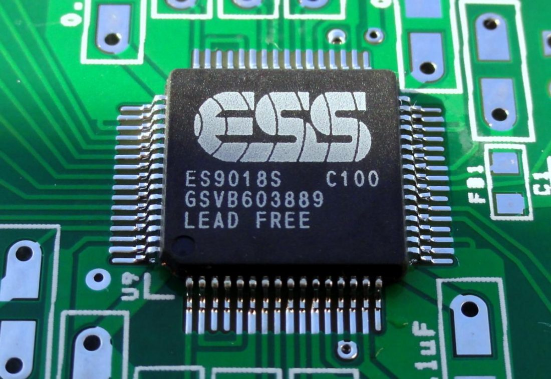 The ESS Sabre 9018 DAC chip. (From: androidauthority.com)