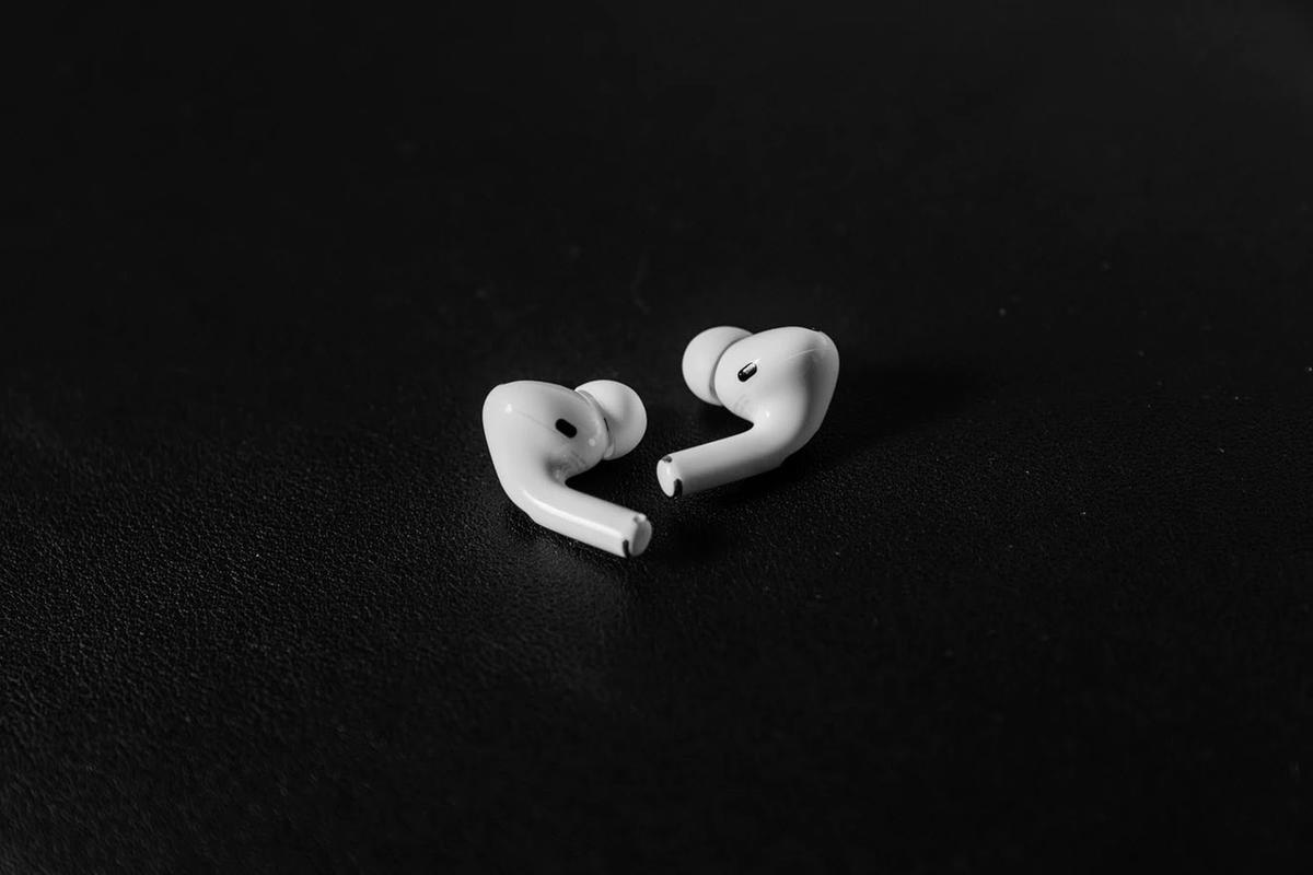 There's a cost-free method to replacing your AirPods Pro ear tips (From: Shawnn Tan, unsplash.com)