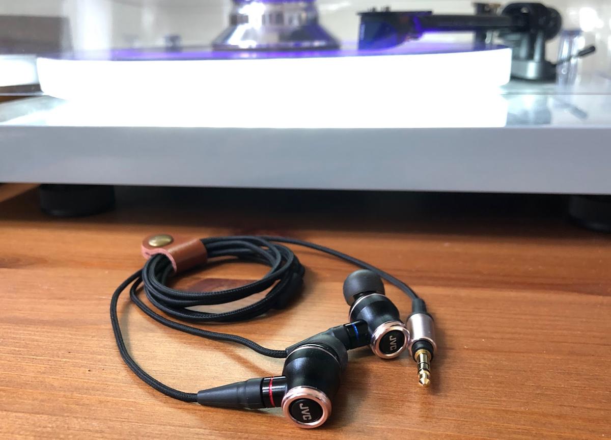 Header Image. The luxurious wooden JVC HA-FW01 IEMs.