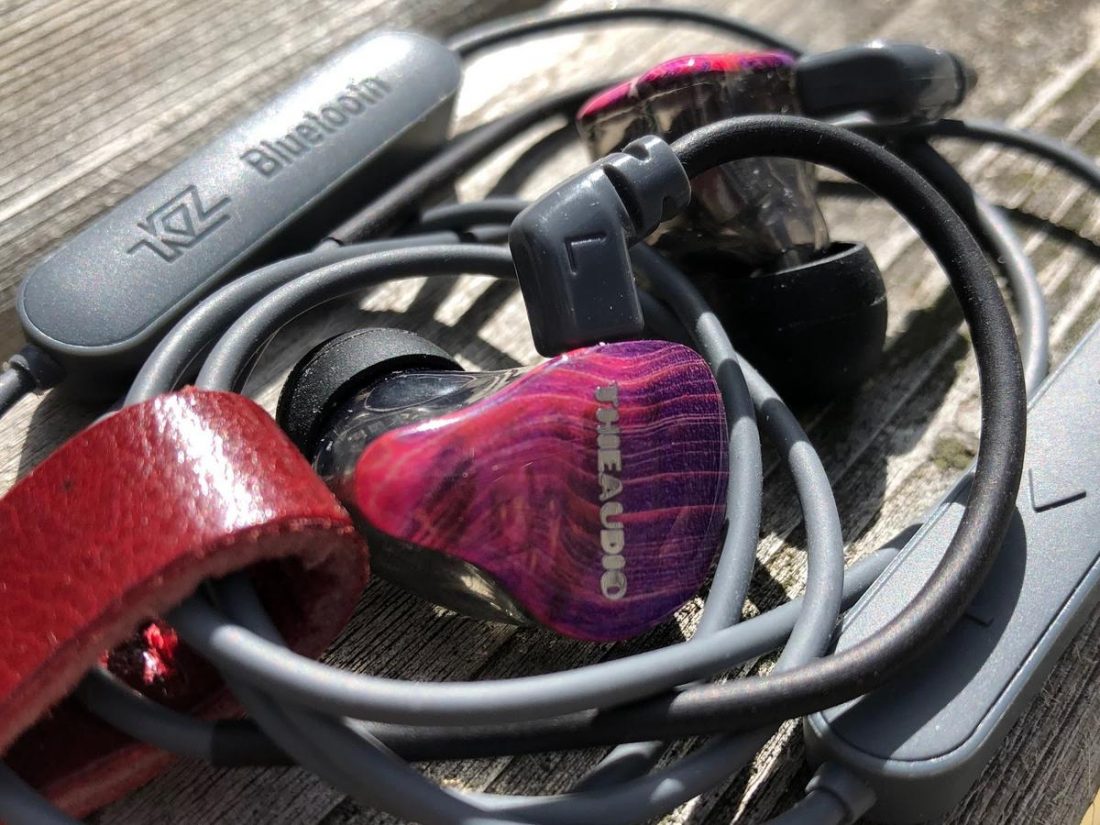 The KZ Aptx HD CSR8675 Bluetooth 5.0 cable paired with the Thieaudio Voyager 3.