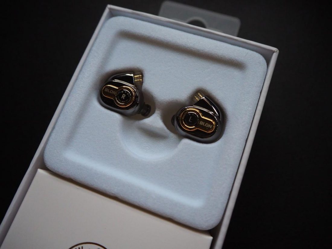 The IEMs can be seen even without removing the cover.