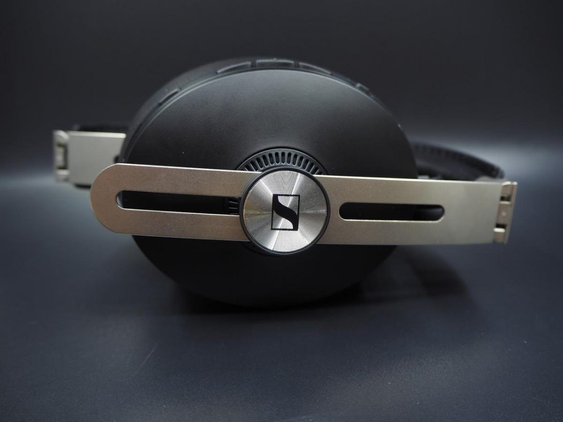 The side metal bar is the signature of MOMENTUM headphones