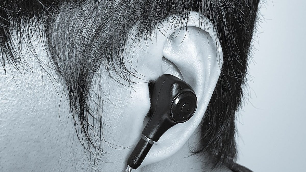 Headphones Only Work One Ear: Common Causes and Easy Fixes - Headphonesty