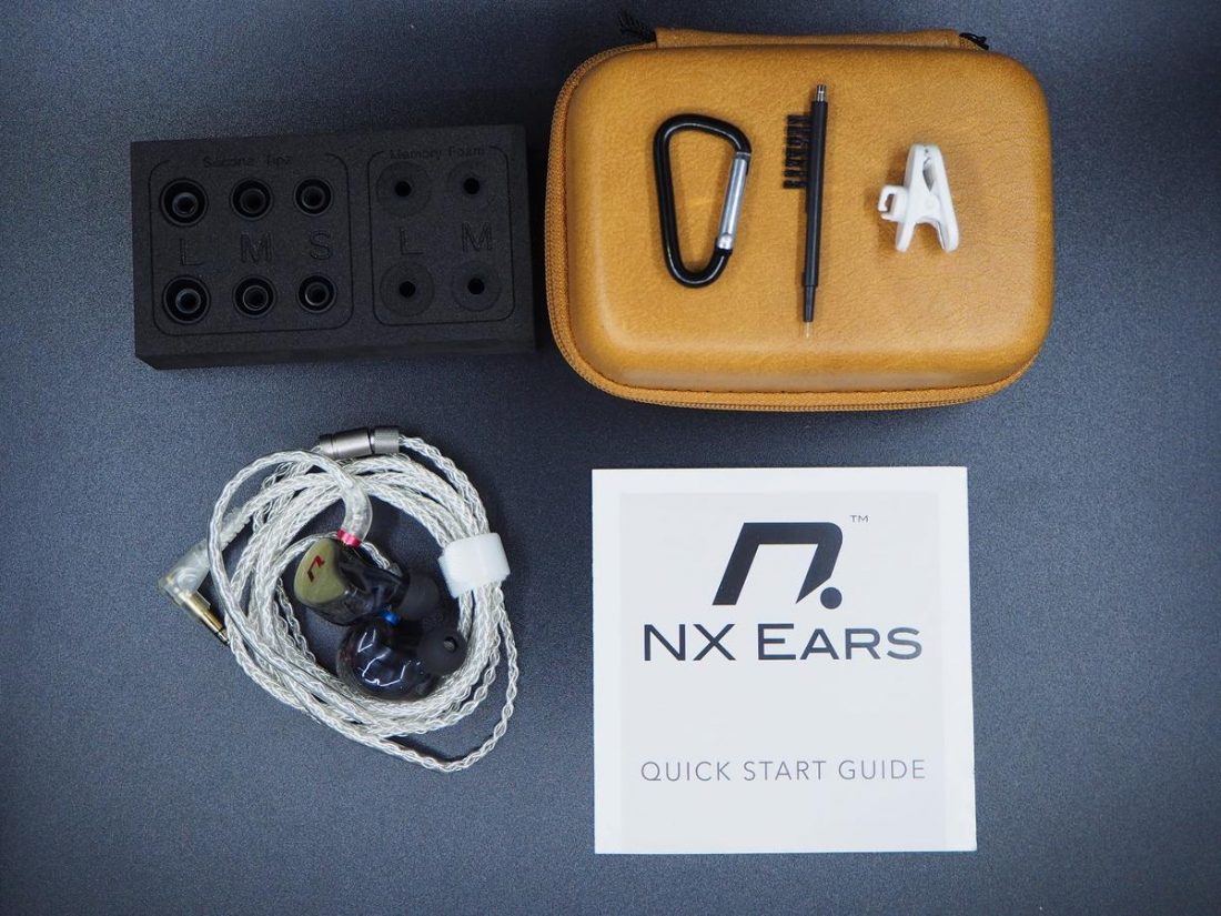 Accessories in NXEars Basso's packaging