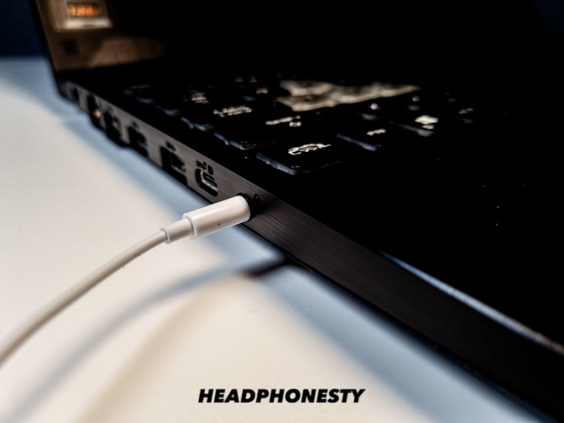 Plugging in your Apple earphones to a Laptop