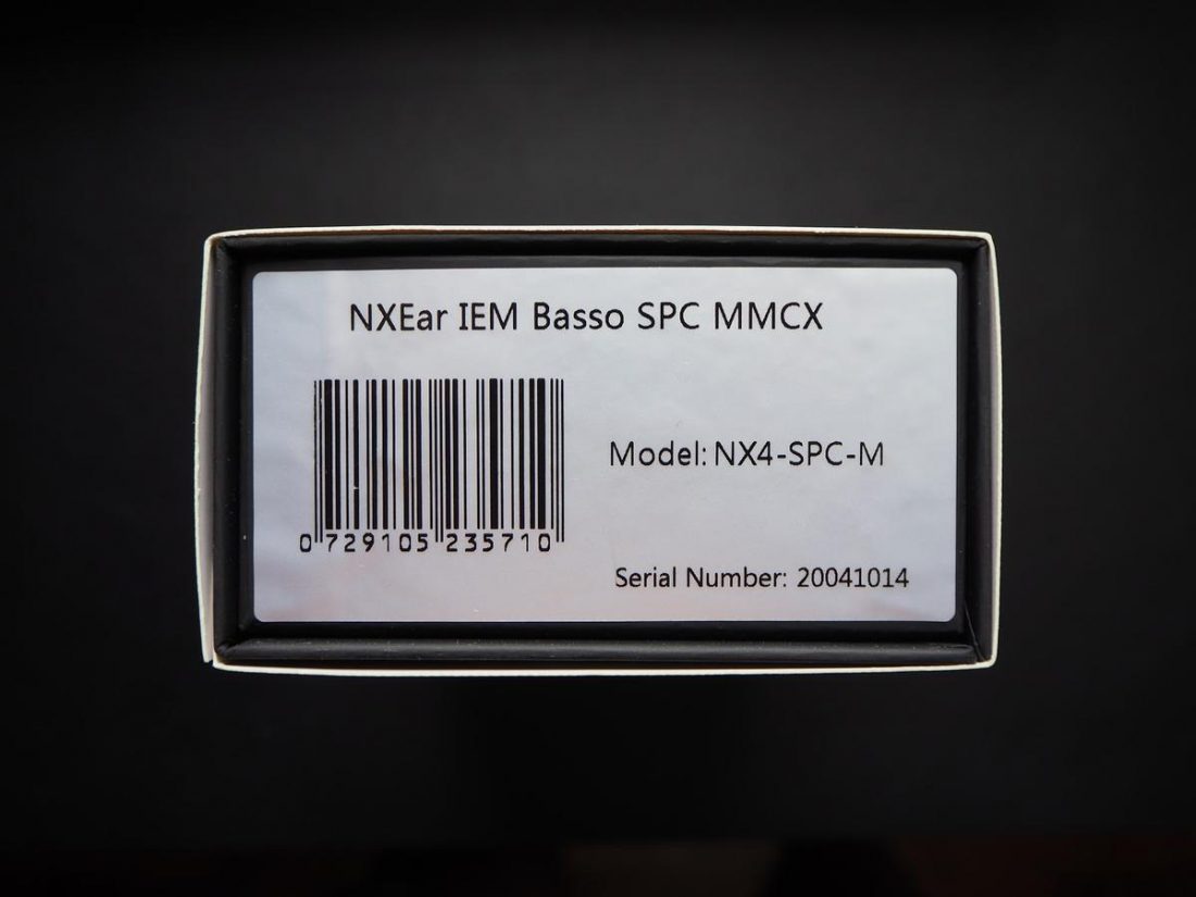Serial number and model name are printed on the inner hard box.
