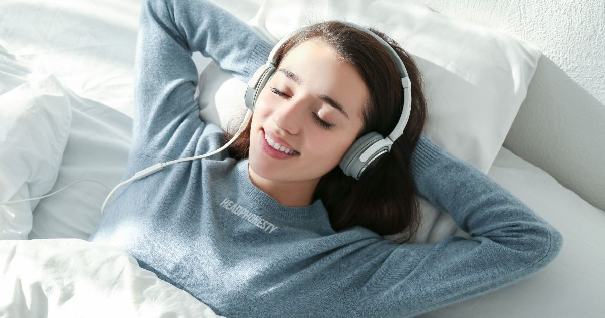 Sleeping With Headphones How To, Benefits, Risks