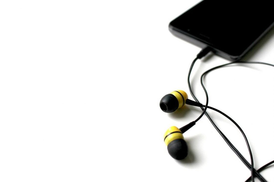 Unplug the headphones when not in use (From Pixabay.com)