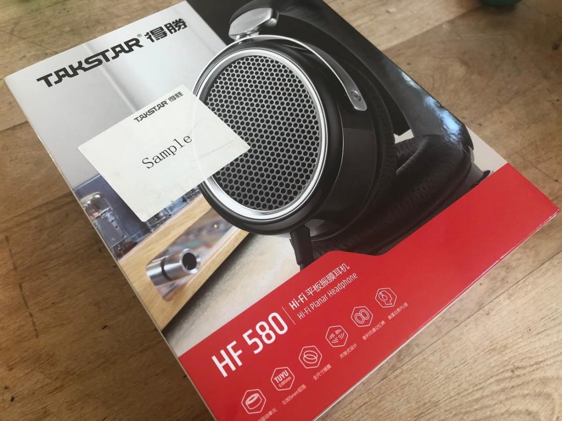 The attractive retail box for the Takstar HF 580.