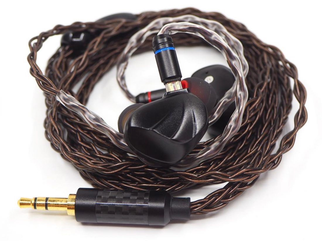 The upgrade cable provided by HiFiGo