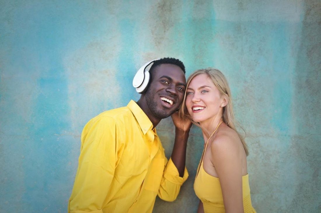 A couple sharing their headphones (From Pexels/Andrea Piacquadio)