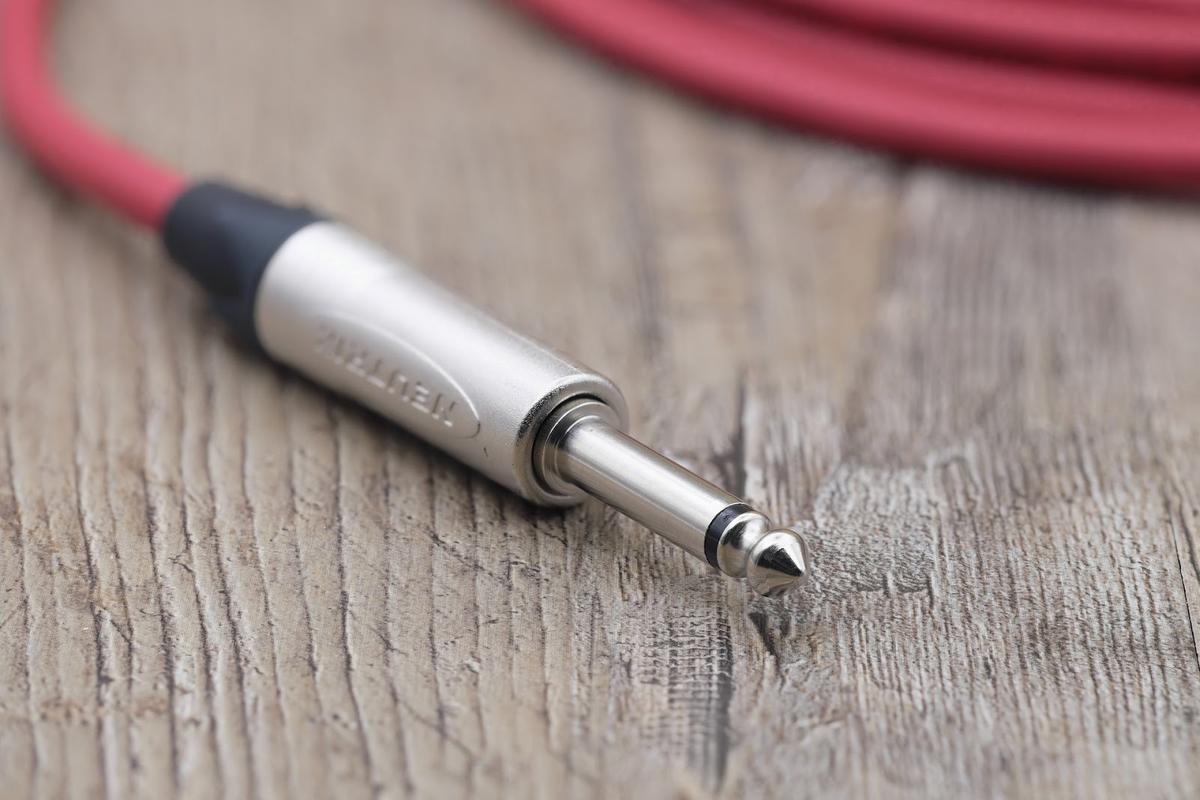 How to connect a microphone (that comes with headphones) with a 3.5mm jack  to a speaker with a 6.35 input for microphones - Quora