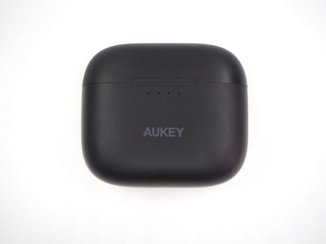 The charging case of AUKEY EP-N5