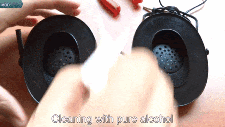 Cleaning headphone with alcohol (From:HTibor DIY Youtube).