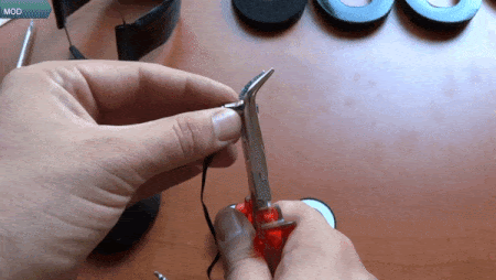 Opening the earphone (From:HTibor DIY Youtube).