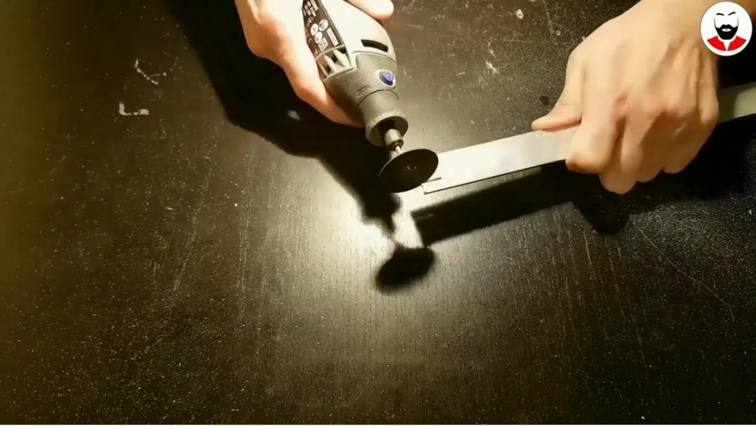 Cutting hinges on the new headband. (From: Youtube/ GaBIT)