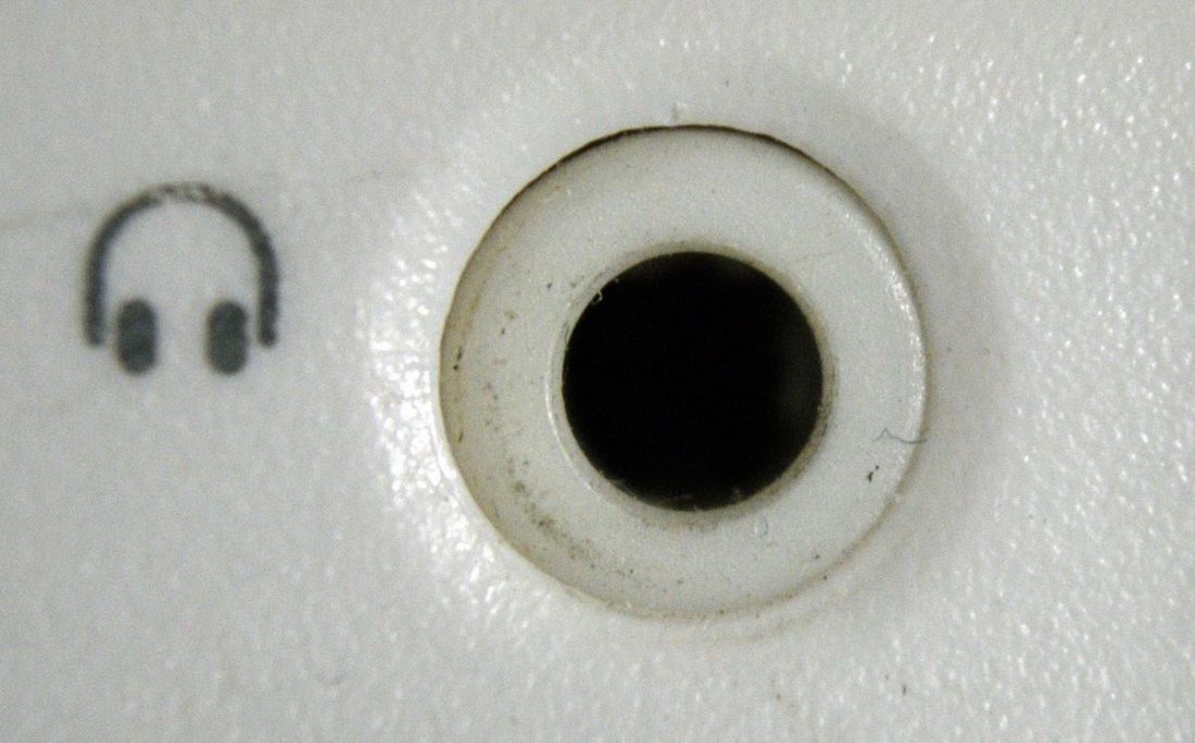 Close up look on headphone jack (From Commons.Wikimedia.org)