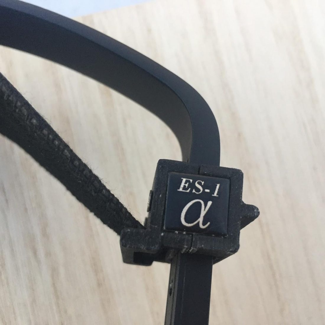 The headband sliders imitate those of the original SR-Omega (and other Stax headphones of the period), but it is the one area where it seems like corners have been cut - they're not particularly well-machined.