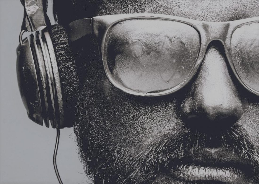 Man wearing headphones and glasses (From: Pixabay)