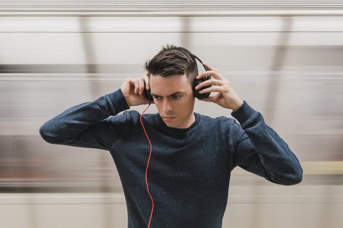 Man wearing uncomfortable headphones (From: Pexels)