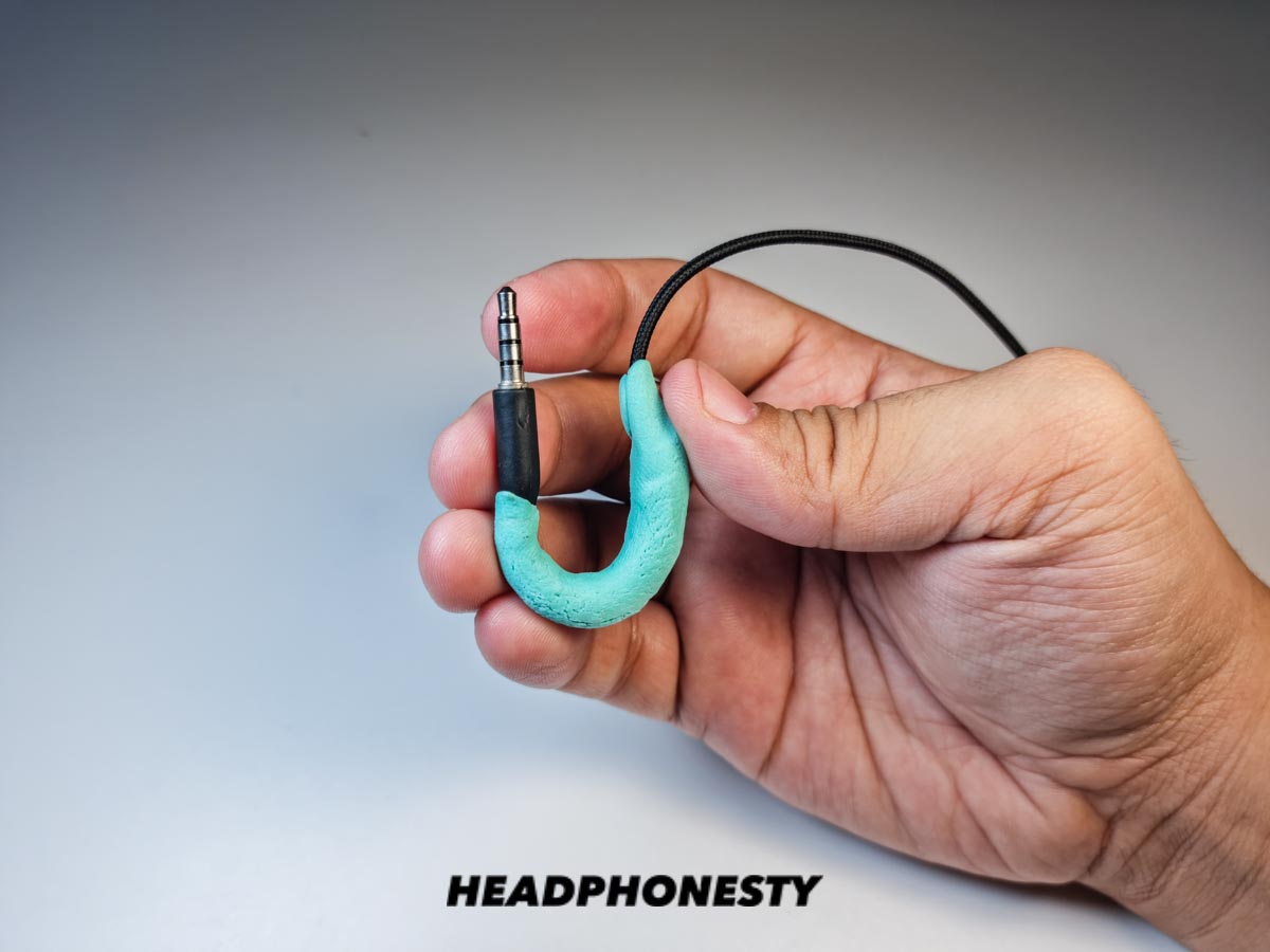 Separate headphone wires by color