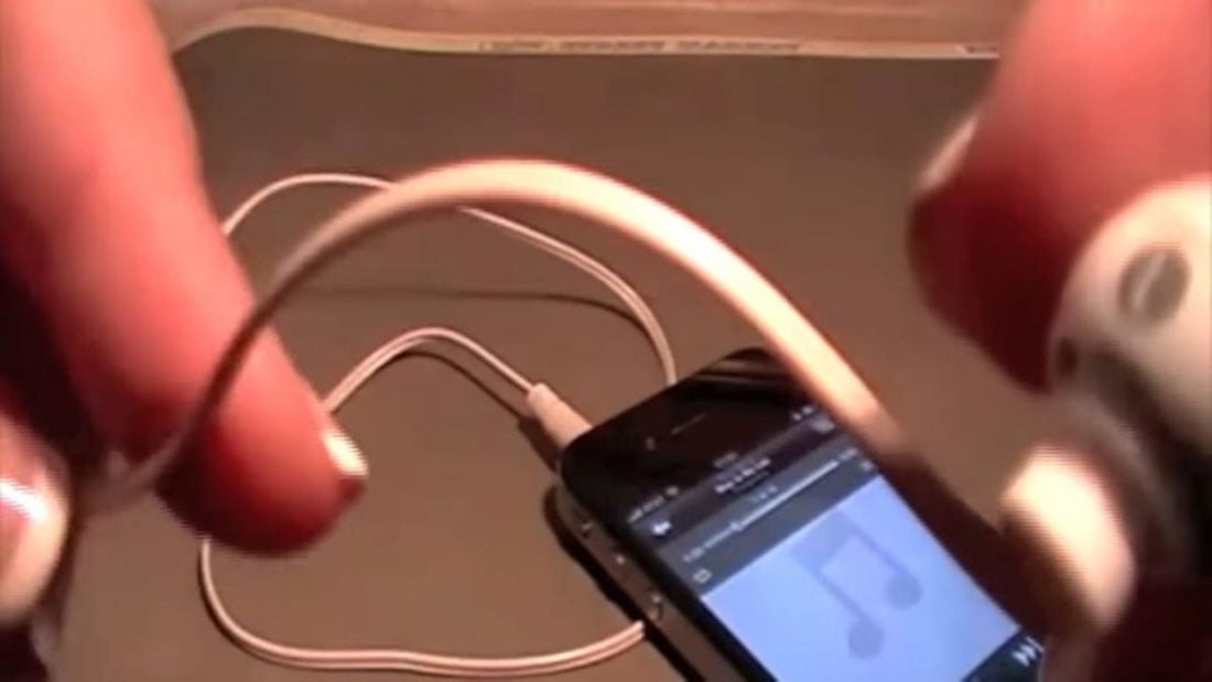 Grabbing and jiggling the earphone wire (From: Sandy Lareau /YouTube)