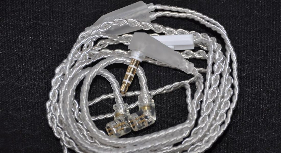 The included lightweight 100-core silver-plated detachable cable