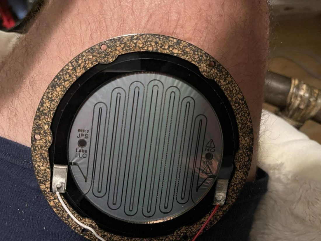 Another picture with wrinkled 1266 drivers. (From: u/HodorNoMoreHodoring /https://www.reddit.com/r/headphones/comments/kx6j0i/just_opened_up_my_original_abyss_1266_this_is_the/)