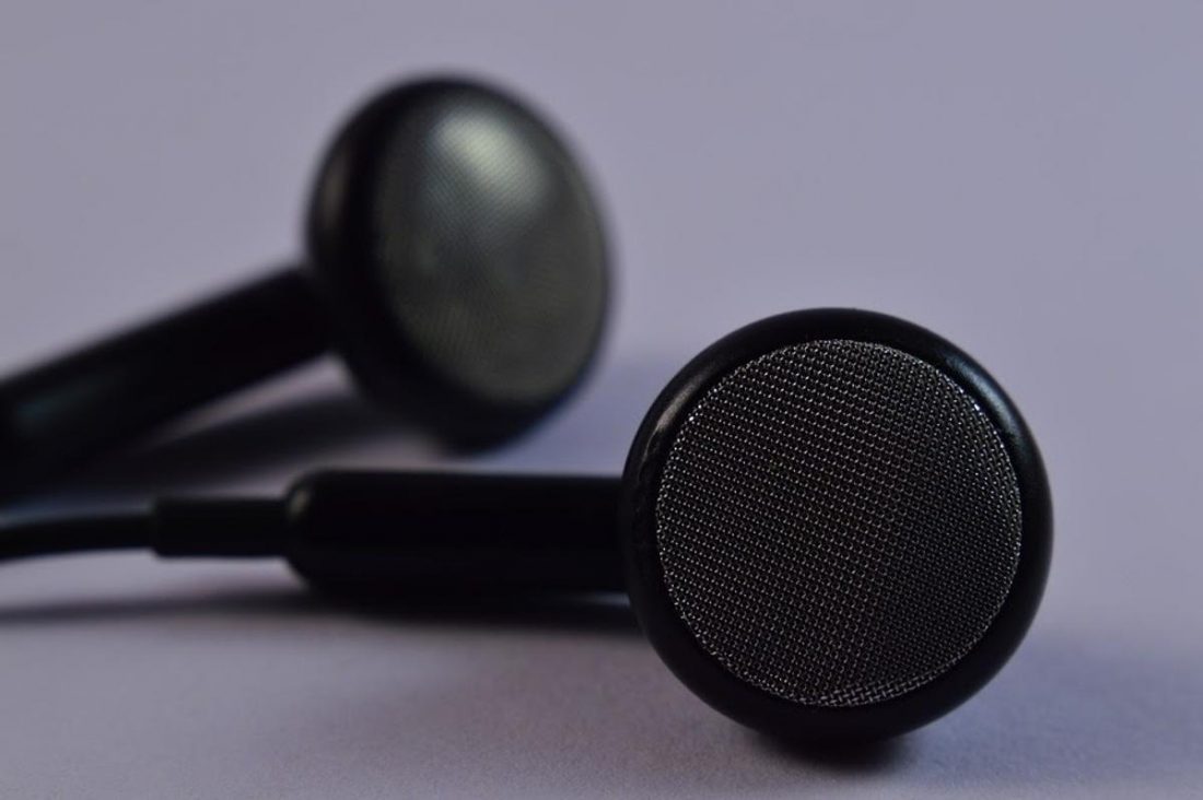 Classic black earbuds (From: Pixabay)