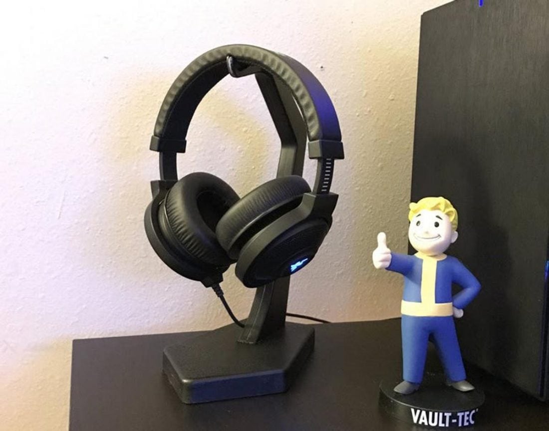 From: Cubicle_Monkey_/ https://www.reddit.com/r/pcmasterrace/comments/5knmzb/screw_buying_a_headphone_stand_banana_holder_and/