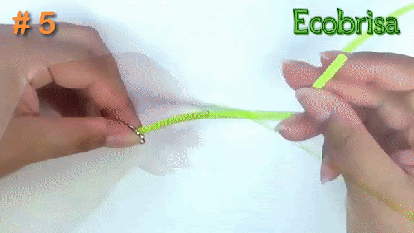 Threading the cable through another ring. (From: Ecobrisa DIY YouTube)