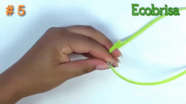 Adding more rings, and continuing to thread the cable. (From: Ecobrisa DIY YouTube)