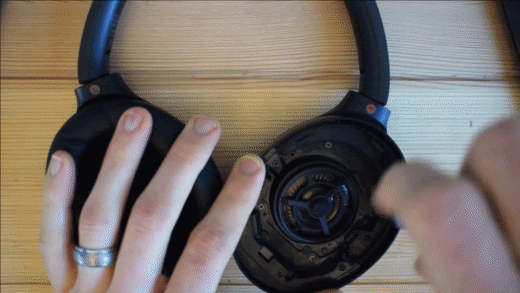 Removing the four scrws. (From: DIY Headphones Repair YouTube)