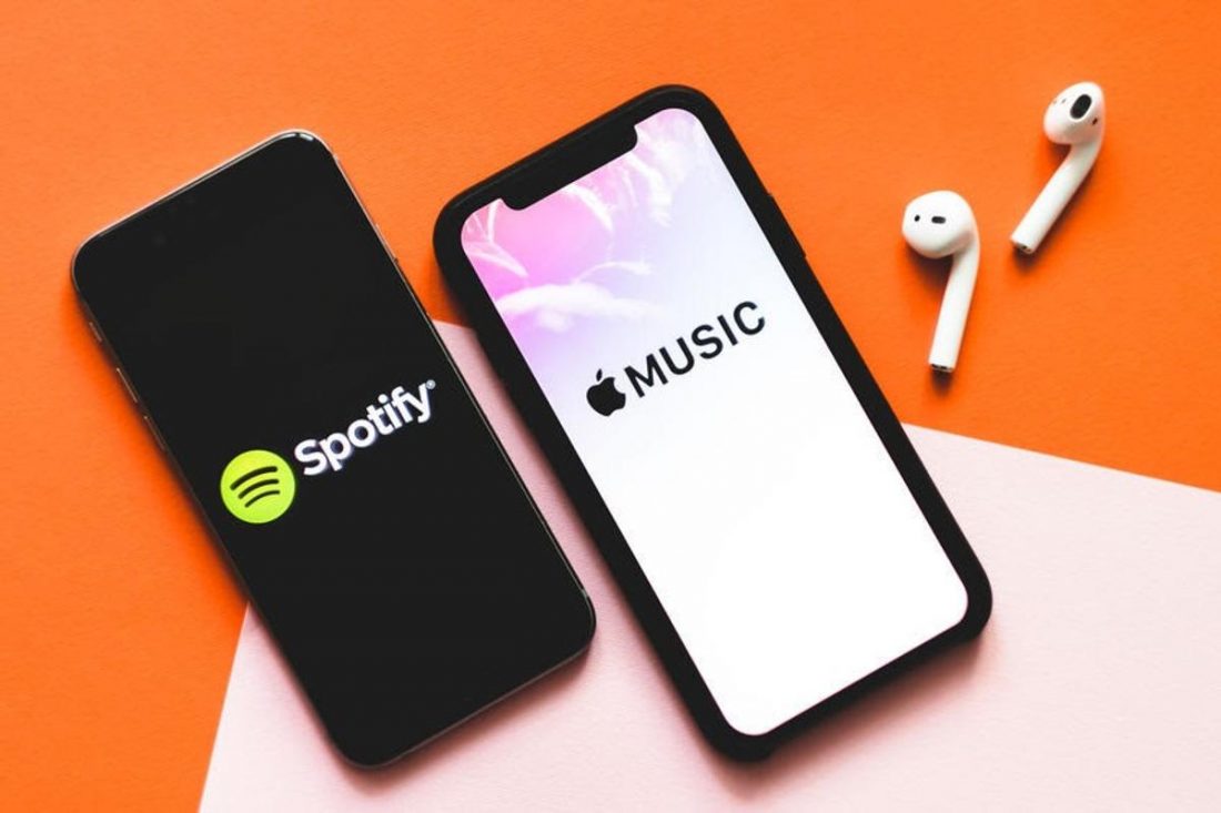 Spotify and Apple Music (©Nikkimeel/123RF.COM)