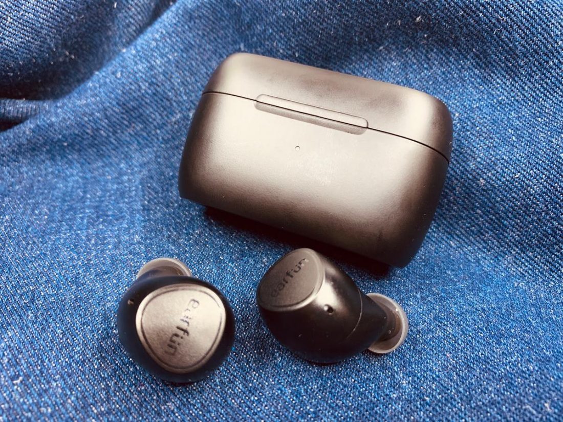 Although the form factor is relatively small, EarFun did not compromise the battery life of the charging case.