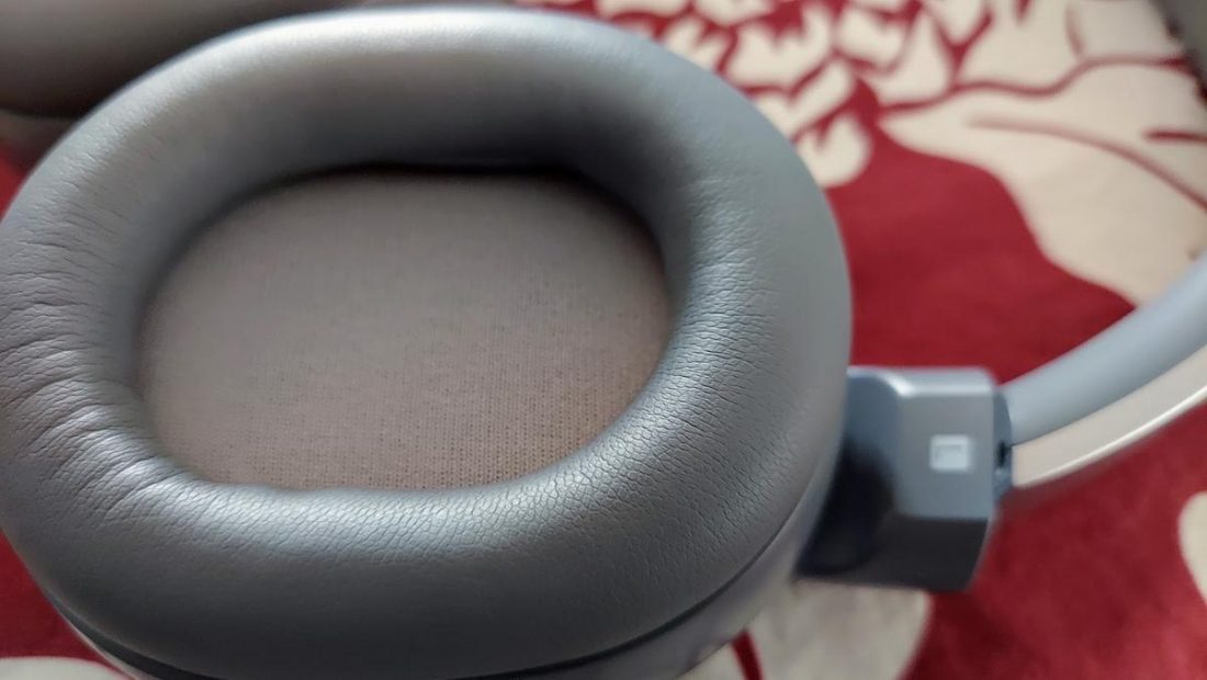 The Flow II ear pads are quite comfortable and appear to be durable. This will be critical as ear pads are non-replaceable.