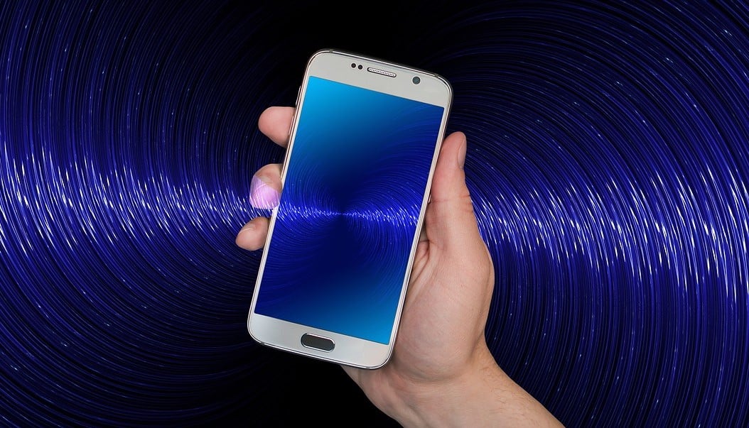 A smartphone with Bluetooth connectivity. (From: Pixabay)