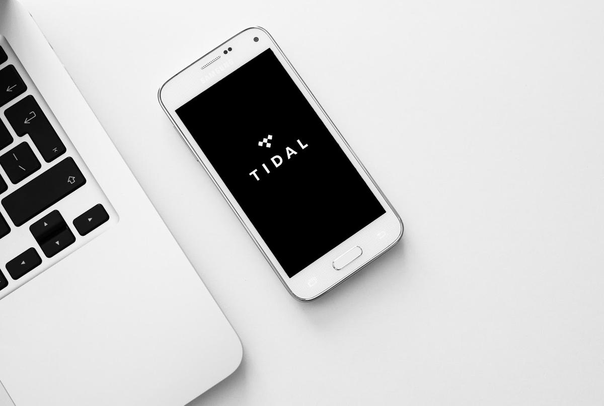 Tidal mobile app (From:Pexels).
