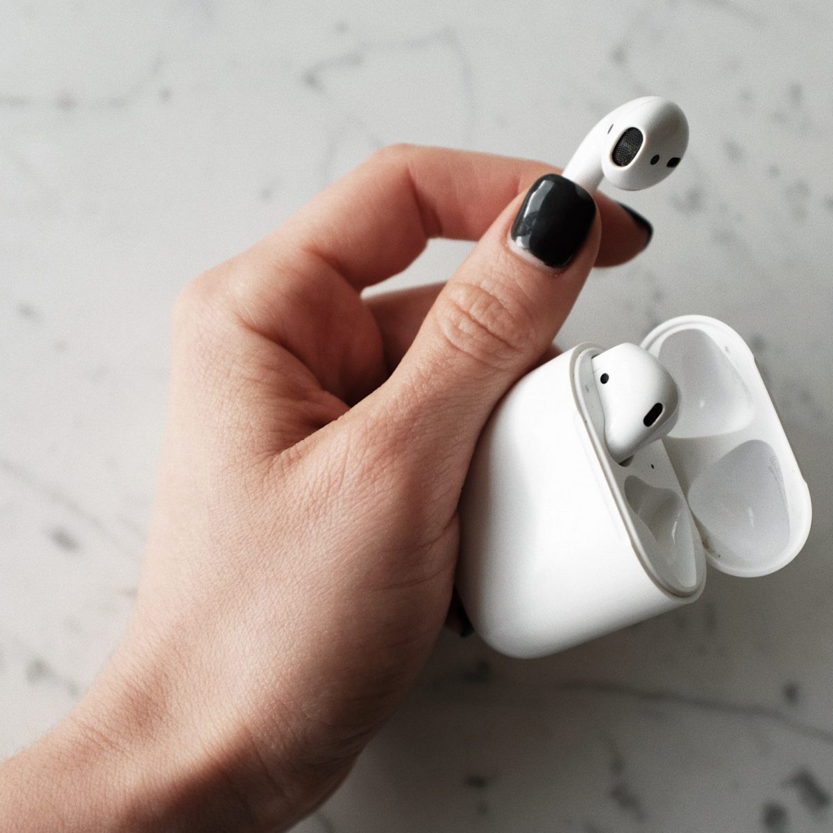 One AirPod Not Charging: Ultimate Troubleshooting Guide -