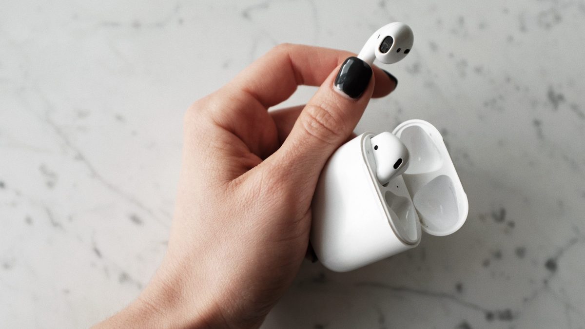One AirPod Not Charging: Ultimate Troubleshooting Guide -