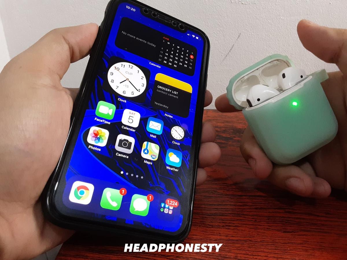 Open the lid of the AirPods Case