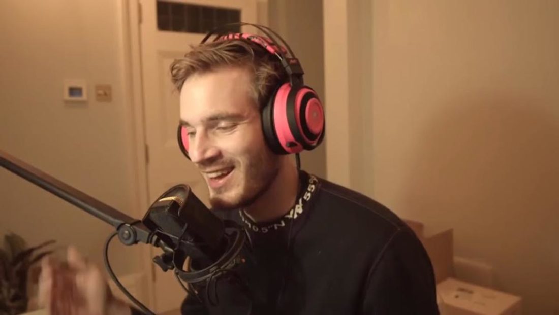 Tub bovenste hier What Headphones Does Pewdiepie Wear: Then and Now - Headphonesty