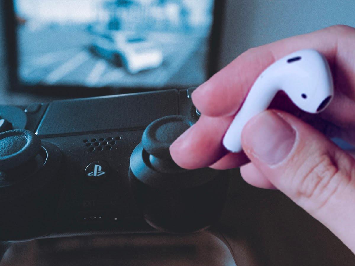 Holding AirPod while gaming in PS4