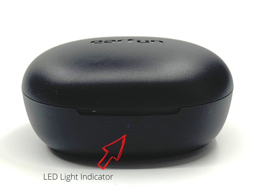 The LED light indicator near the opening of the case displays battery level and charging status of the case.