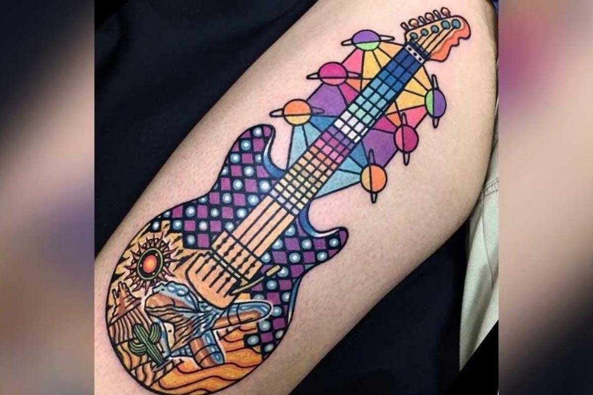 A colorful guitar tattoo. (From: Instagram/Raro82)